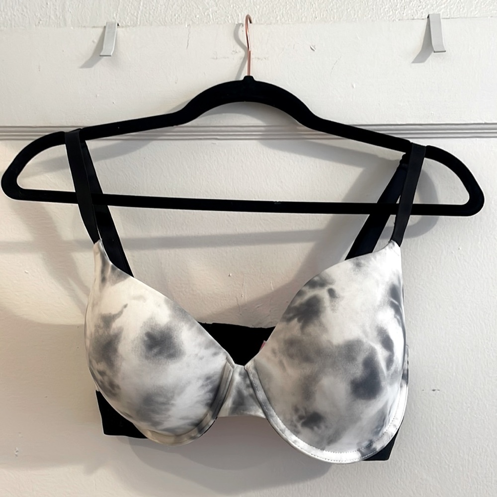 Victoria’s Secret PINK bra